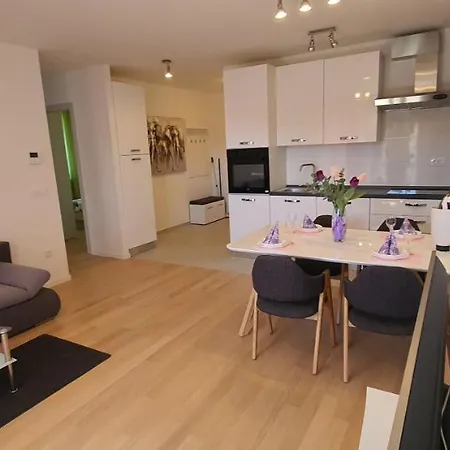 Διαμέρισμα Galija 1 With Free Garage Parking And Balcony *