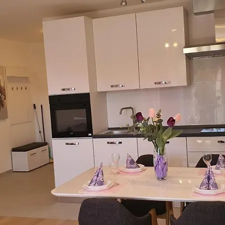 Διαμέρισμα Galija 1 With Free Garage Parking And Balcony *
