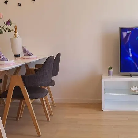 Galija 1 With Free Garage Parking And Balcony Διαμέρισμα *