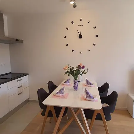 Διαμέρισμα Galija 1 With Free Garage Parking And Balcony *