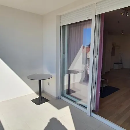 Galija 1 With Free Garage Parking And Balcony Διαμέρισμα *